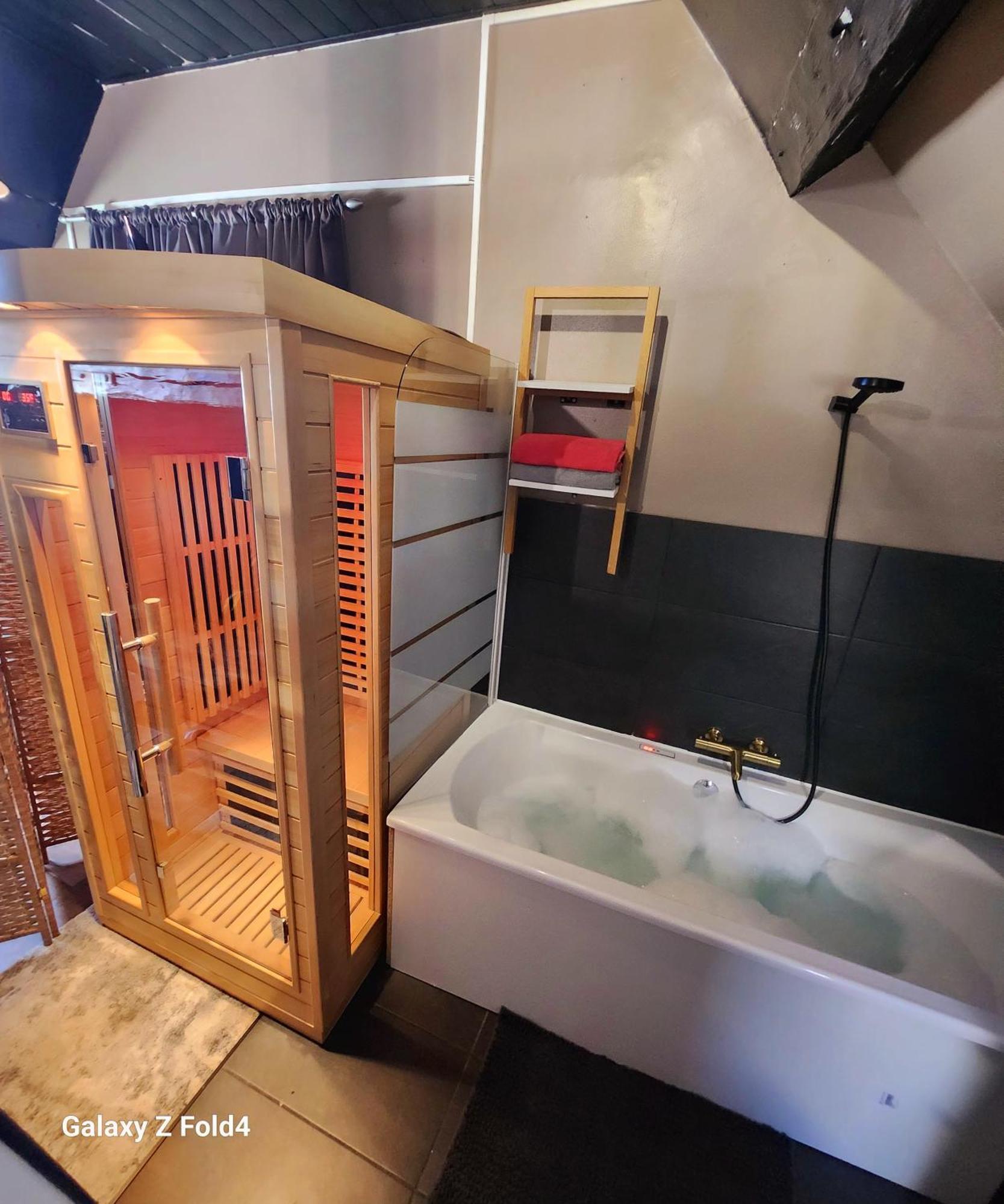 Appartement Starwars Sauna Jacuzzi Balneo A 10 Minutes De Disneyland Conde-Sainte-Libiaire